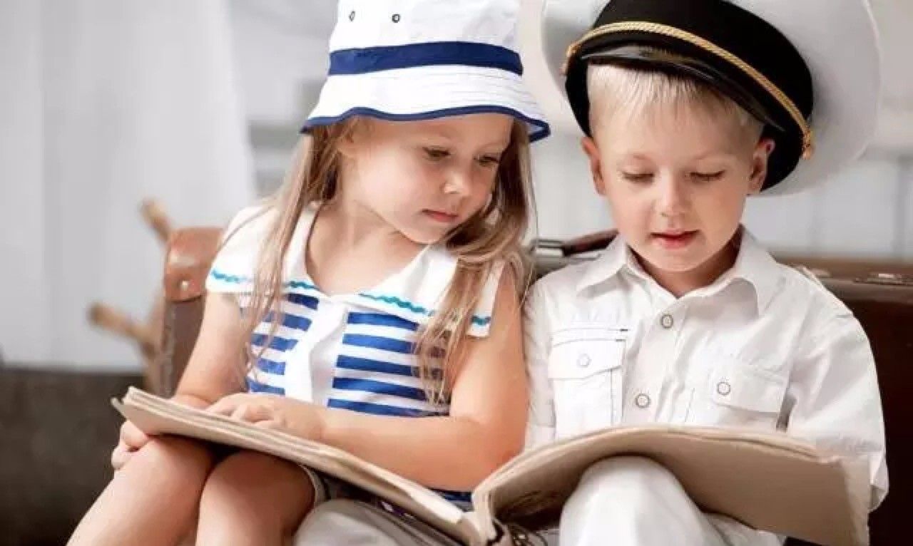 1岁弟弟渴醒哭着要水喝,3岁姐姐被吵醒,举动太暖心休闲区蓝鸢梦想 - Www.slyday.coM