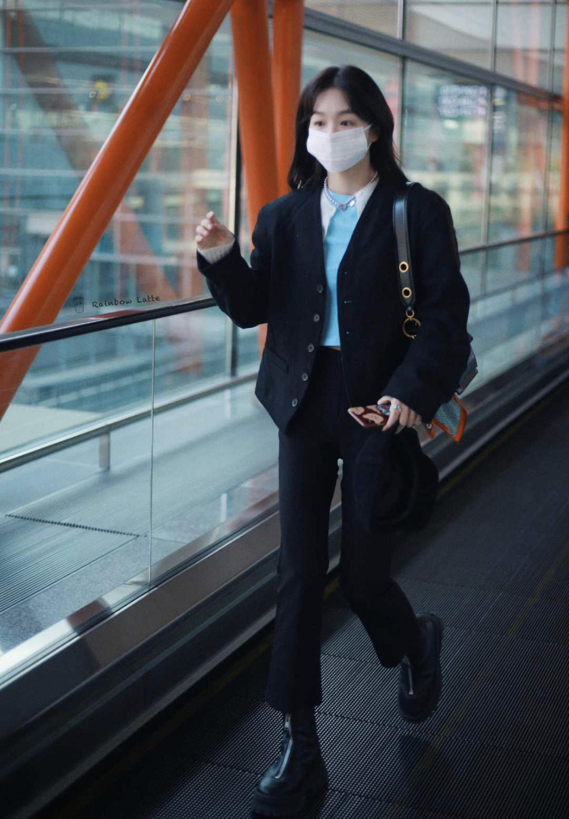 章泽天不光是成功女企业家,还是潮流达人,上松下紧穿搭高级洋气