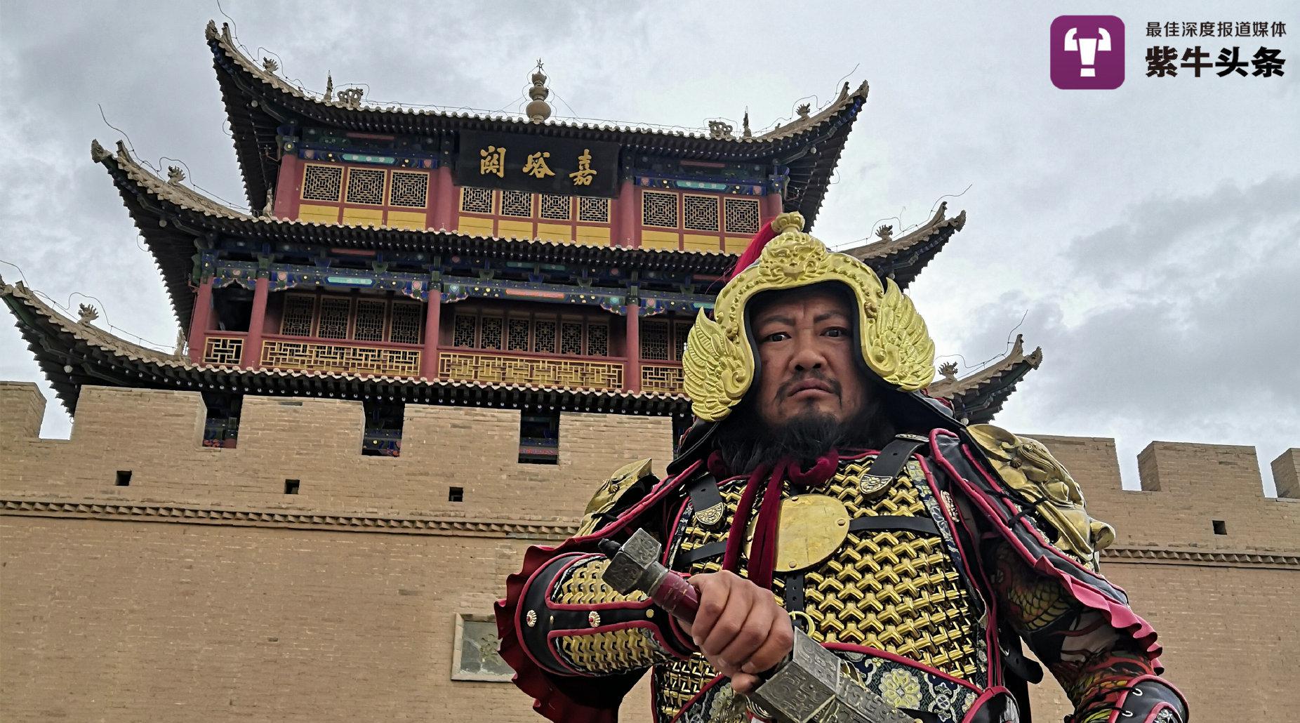 给游客发"关照",古今地名张口来,嘉峪关守关"将军"火了