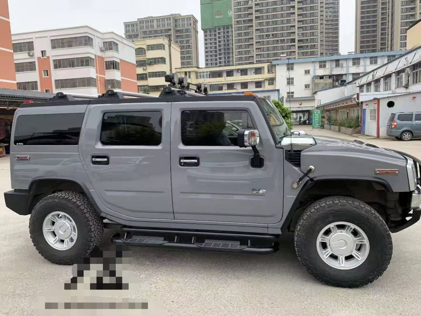 膜呗改色案例:悍马h2改色纳多灰 硬汉更爷们儿了