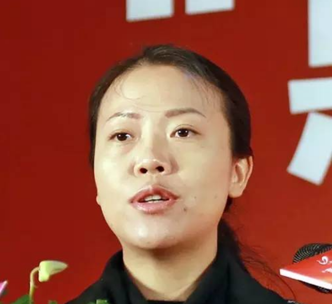 中国房产"女首富",坐拥2000亿身价,公司市值高达1708亿元|杨国强