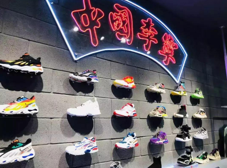 中国"新鞋王"诞生,坐拥6800家门店,净利润5.13亿,比肩李宁