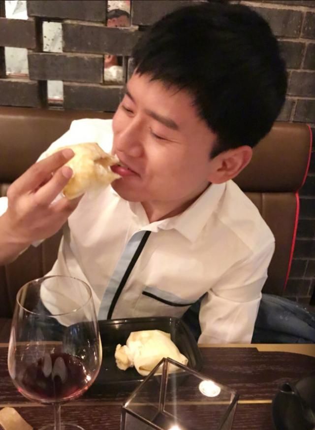 谢娜秀恩爱化身粉头点赞张杰动态夫妻俩将在三季度一起回归