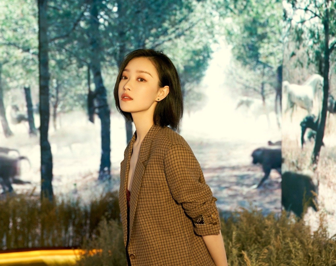 倪妮穿黑色礼服腰臀比例完美,一头短发飒气十足|倪妮|腰臀|妮妮_新浪