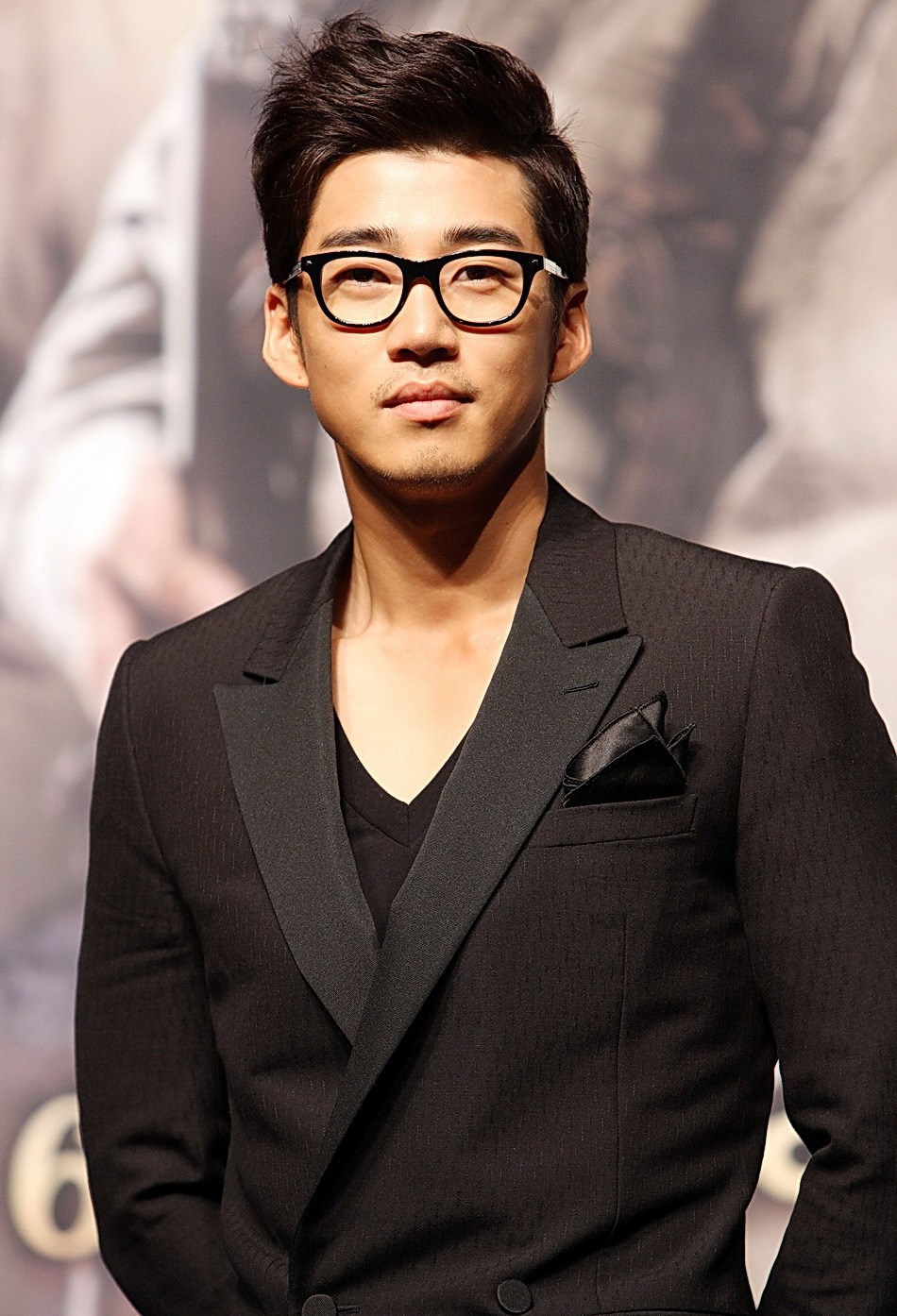 42岁男星尹启相曝新恋情!想与小5岁女友结婚,曾与李荷妮相恋7年