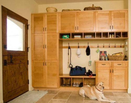 面积不够的情况下,那可以装了鞋柜以后,再在转角处装个换鞋台,也可以