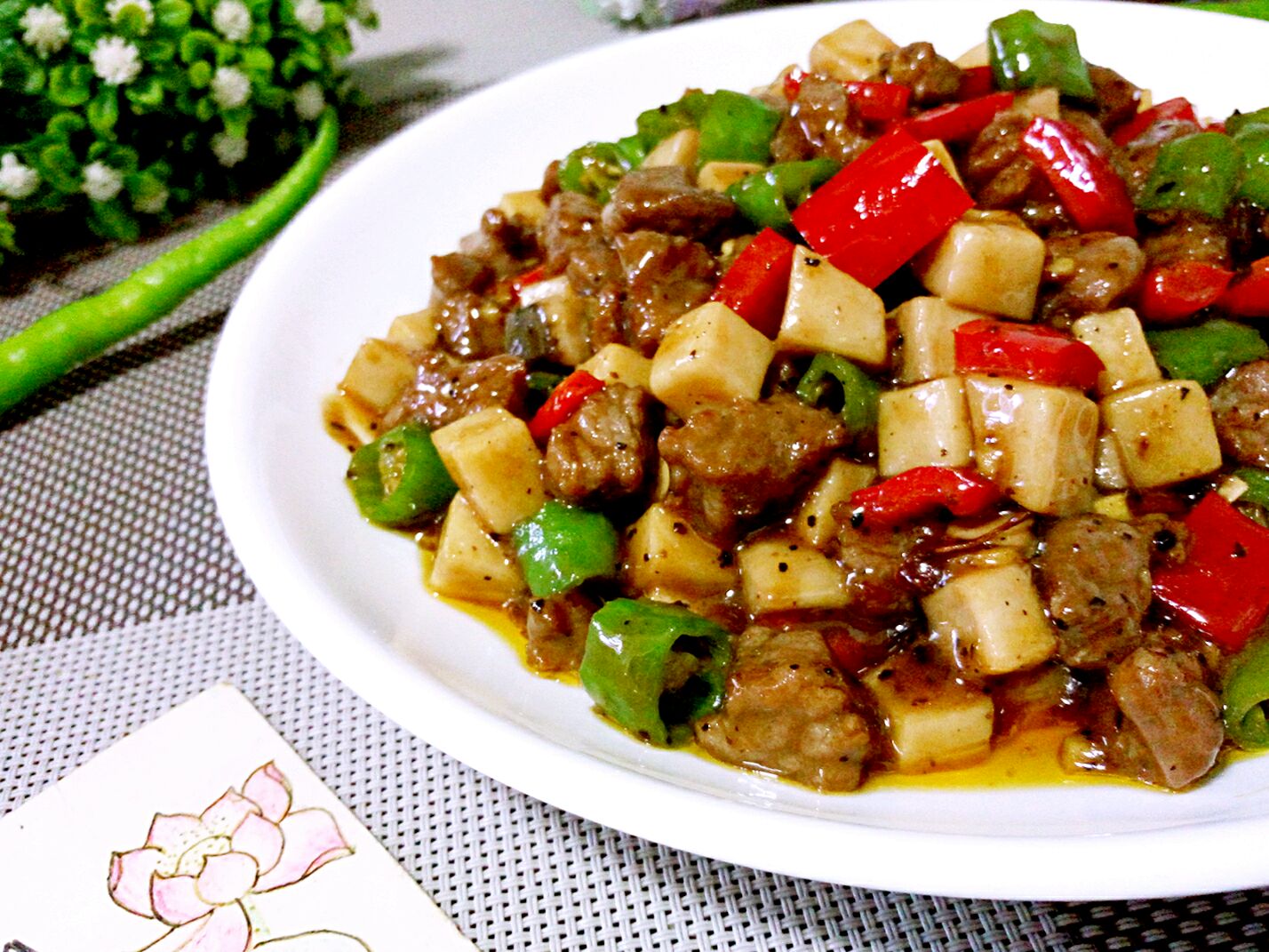 开胃下饭的家常小炒辣炒杏鲍菇牛肉粒