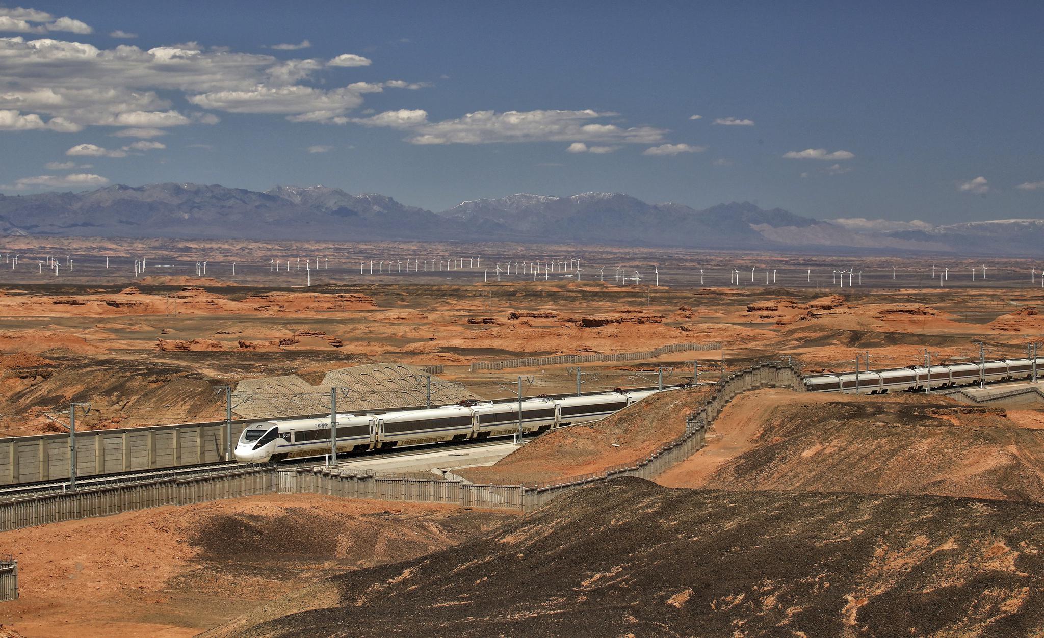 crh5e型长编卧铺动车组列车进疆|高铁|新疆_新浪新闻