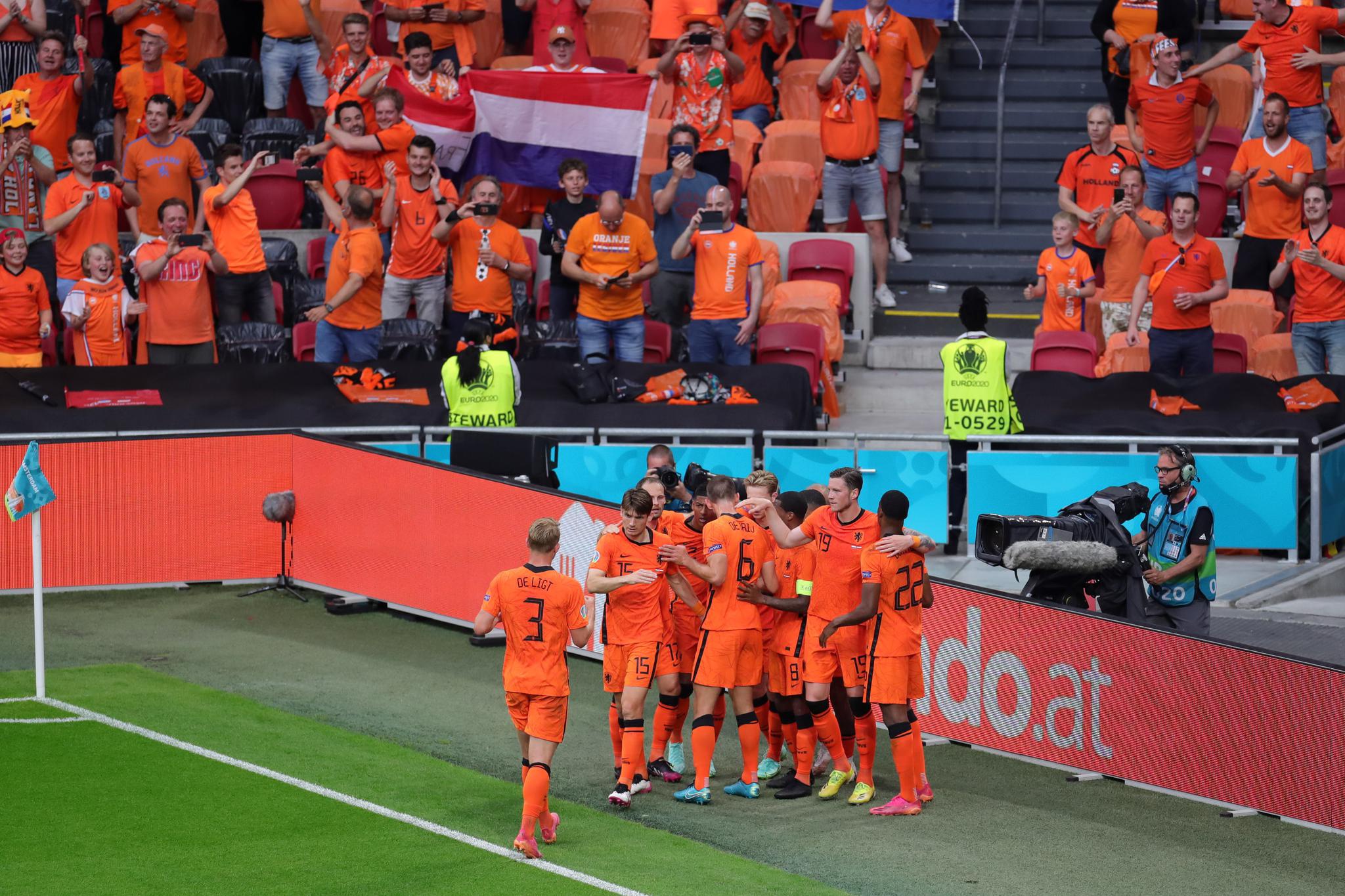 足球——欧锦赛小组赛:荷兰胜奥地利