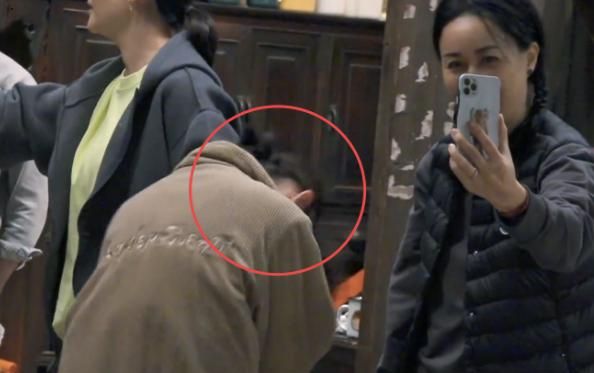 那英13岁女儿称子枫的笑太可怕,“黑历史”犹存,子枫用微笑化解休闲区蓝鸢梦想 - Www.slyday.coM 那英13岁女儿称子枫的笑太可怕,“黑历史”犹存,子枫用微笑化解休闲区蓝鸢梦想 - Www.slyday.coM