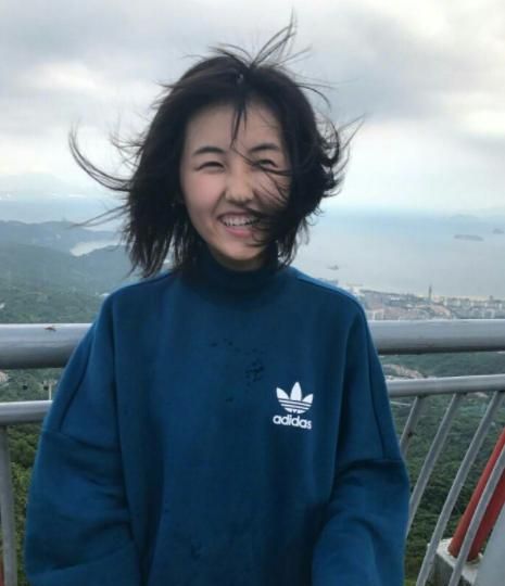 那英13岁女儿称子枫的笑太可怕,“黑历史”犹存,子枫用微笑化解休闲区蓝鸢梦想 - Www.slyday.coM 那英13岁女儿称子枫的笑太可怕,“黑历史”犹存,子枫用微笑化解休闲区蓝鸢梦想 - Www.slyday.coM