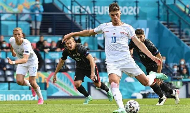 欧洲杯射手希克火力最猛,场下成为游戏玩家的新宠,他还能进几个休闲区蓝鸢梦想 - Www.slyday.coM