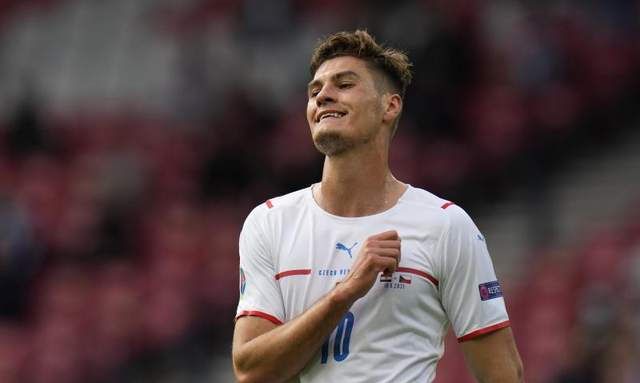 欧洲杯射手希克火力最猛,场下成为游戏玩家的新宠,他还能进几个休闲区蓝鸢梦想 - Www.slyday.coM