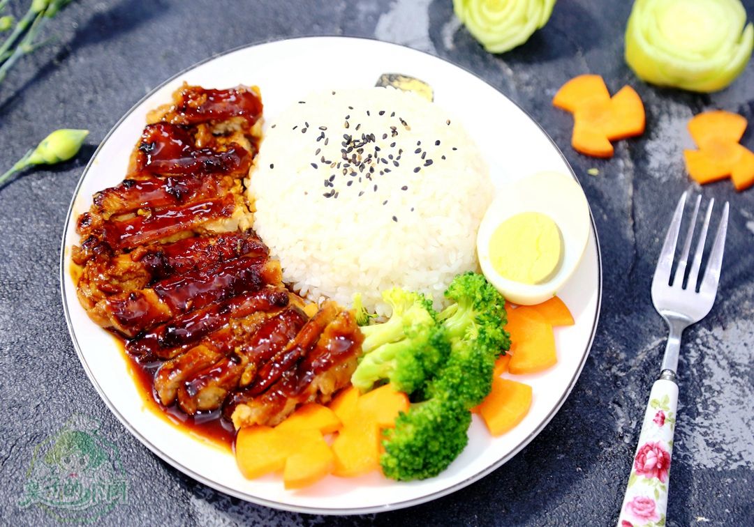 颜值超高的日式照烧鸡腿饭荤素搭配酱香浓郁