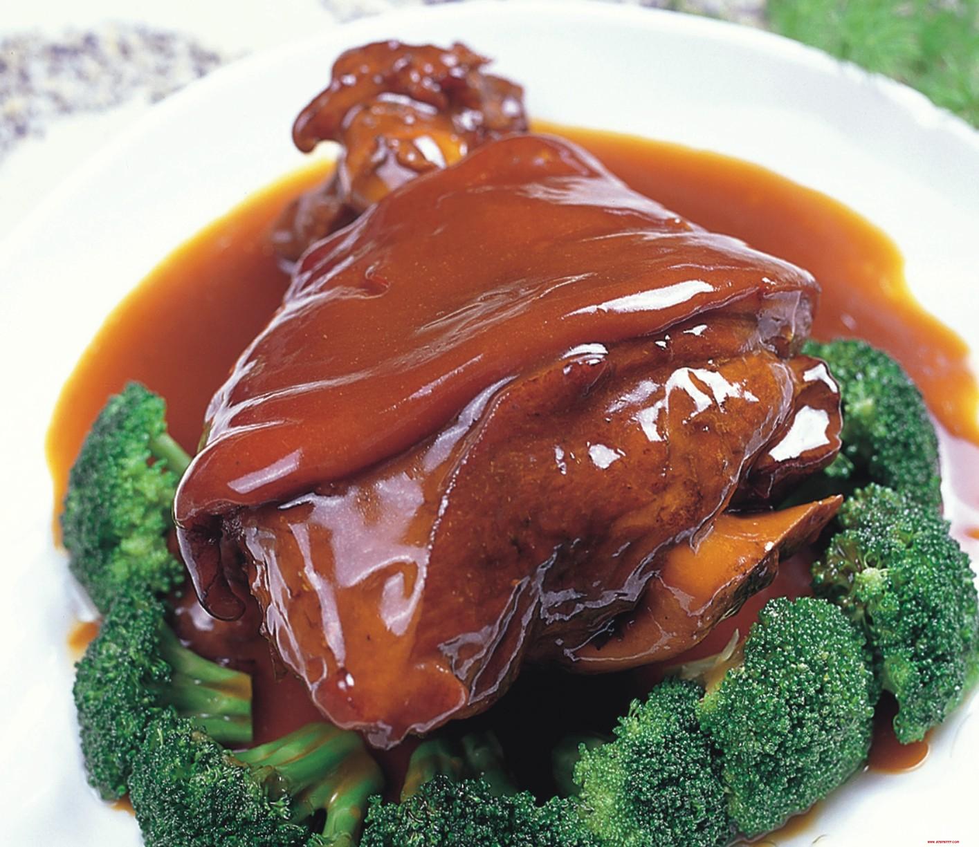 超有牌面的红烧肘子,色泽红润软烂脱骨,一口下去满满的胶原蛋白|肘子|