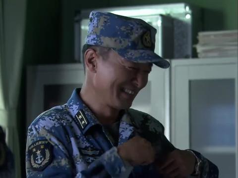 火蓝刀锋:论口才我只服臭鱼,买水果犒劳龙叔,原来有此目的!