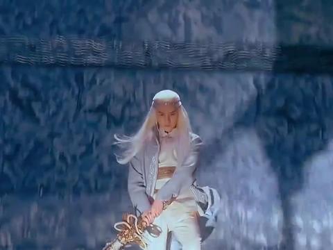 幻城:噬神剑落入释手里,瞬间被激活,爆发威力