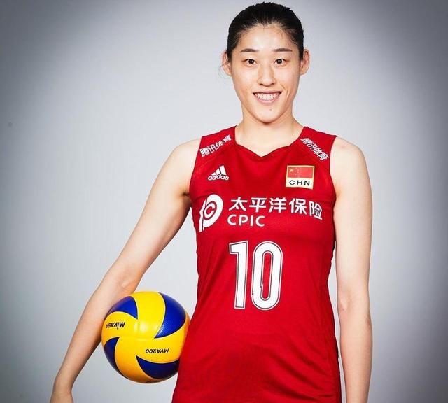 主力回归的4场比赛,几乎都没有看到刘晓彤,谁能够体会老将的心