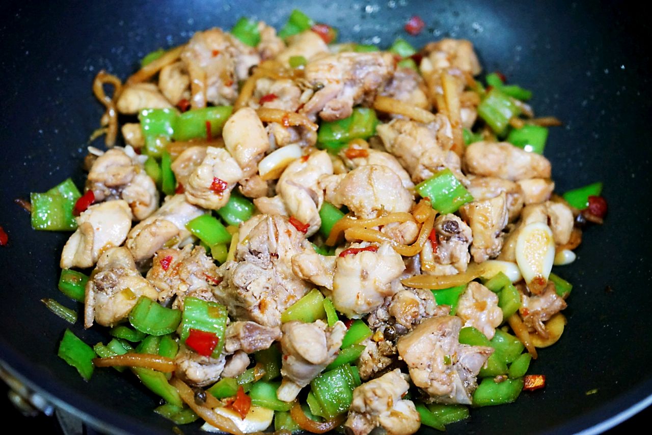 兔兔那么可爱,那就来一道仔姜炒兔肉吧,简单容易,开胃下饭