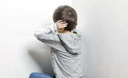 到月龄的宝宝不会说话,可能是出现了听力障碍