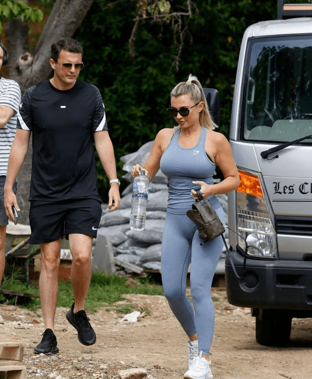 比莉·法尔斯(billie faiers)的身材好,魅力也足,她有着不俗的吸引力.