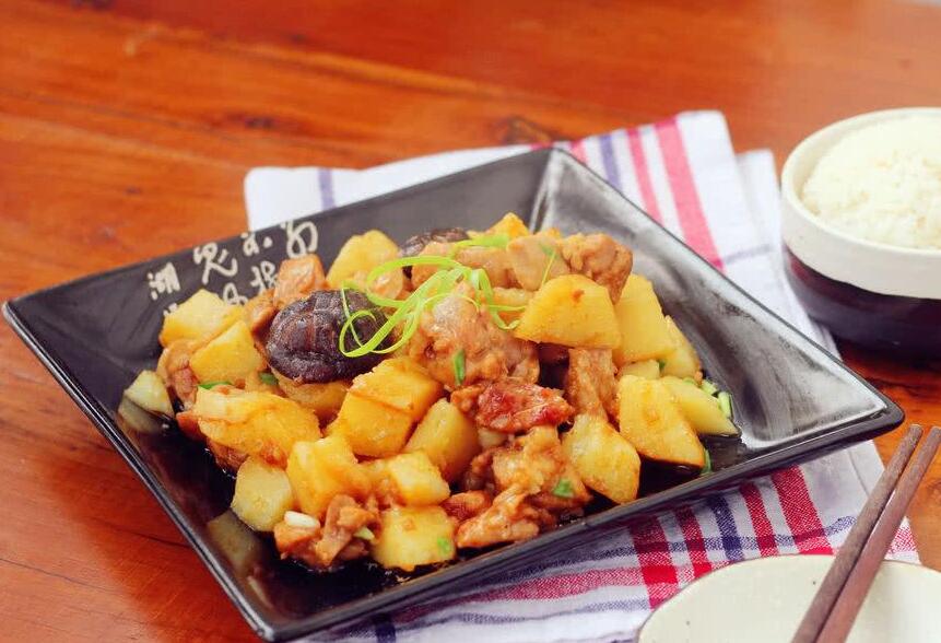 香菇土豆炖鸡块的做法