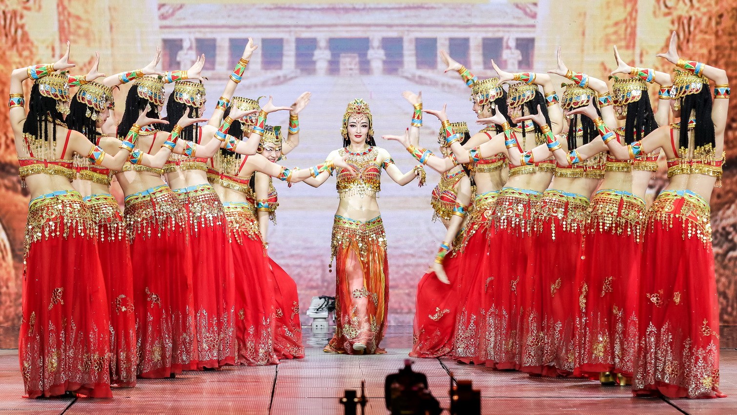 美人华服燃我民族魂不只河南卫视这些国风表演全是宝藏