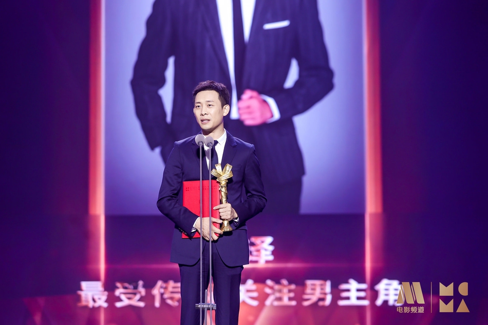 易烊千玺错失今年第一个影帝3个搭档全获奖输给张译心服口服