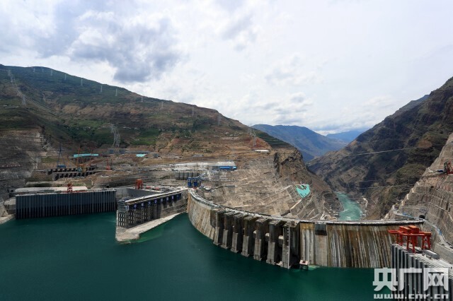 白鹤滩水电站500千伏工程接入四川电网