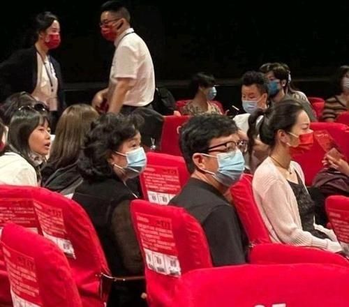 肖战表演结束后,眼含泪花望向父母,爸爸在人群中一眼就能认出休闲区蓝鸢梦想 - Www.slyday.coM 肖战表演结束后,眼含泪花望向父母,爸爸在人群中一眼就能认出休闲区蓝鸢梦想 - Www.slyday.coM