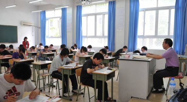 学生晒和父母的“聊天记录”,惹网友狂笑不止,直言母爱太现实了休闲区蓝鸢梦想 - Www.slyday.coM 学生晒和父母的“聊天记录”,惹网友狂笑不止,直言母爱太现实了休闲区蓝鸢梦想 - Www.slyday.coM