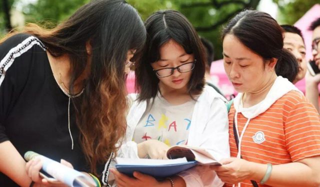 学生晒和父母的“聊天记录”,惹网友狂笑不止,直言母爱太现实了休闲区蓝鸢梦想 - Www.slyday.coM 学生晒和父母的“聊天记录”,惹网友狂笑不止,直言母爱太现实了休闲区蓝鸢梦想 - Www.slyday.coM