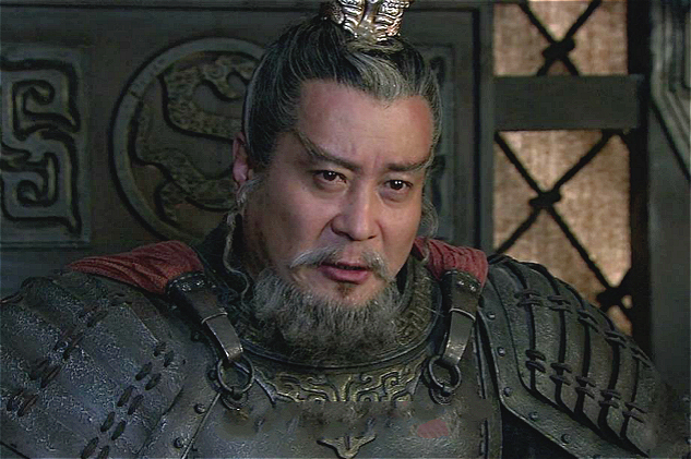 为了尽早摆脱董卓的把控,曹操不顾个人利益,率先使用七星宝刀前往董卓