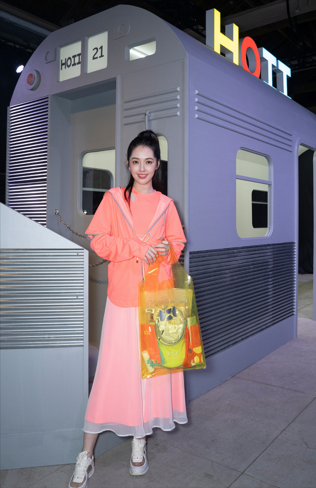 向佐父亲节晒全家福,郭碧婷肚子隆起疑怀孕?女儿正脸曝光太像爸休闲区蓝鸢梦想 - Www.slyday.coM 向佐父亲节晒全家福,郭碧婷肚子隆起疑怀孕?女儿正脸曝光太像爸休闲区蓝鸢梦想 - Www.slyday.coM