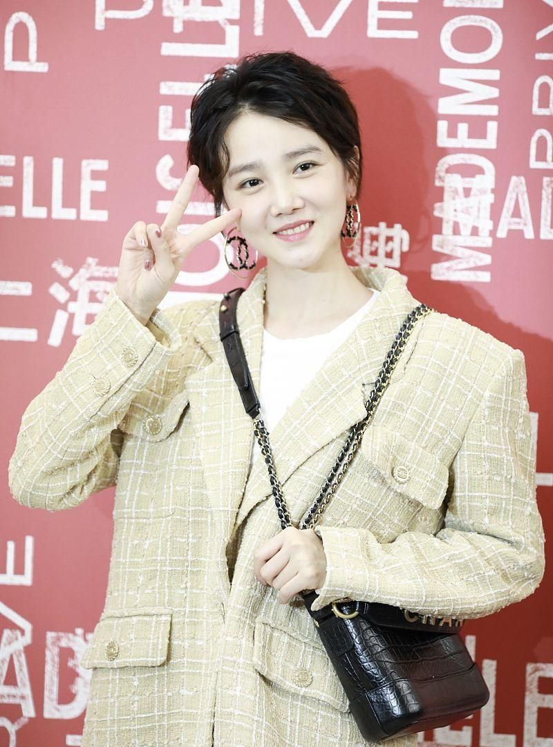 陈小纭真的好大胆穿这么短的裙子跳舞腿长就是任性