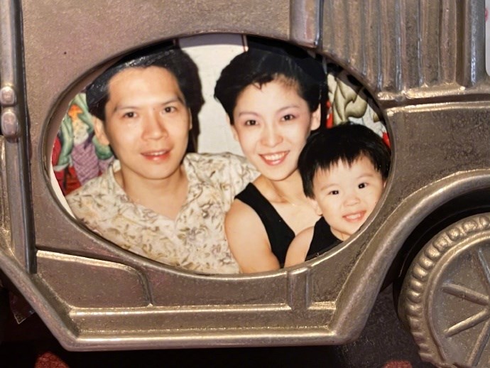 向佐晒全家福庆祝自己的第一个父亲节,郭碧婷久违复工状态好休闲区蓝鸢梦想 - Www.slyday.coM 向佐晒全家福庆祝自己的第一个父亲节,郭碧婷久违复工状态好休闲区蓝鸢梦想 - Www.slyday.coM