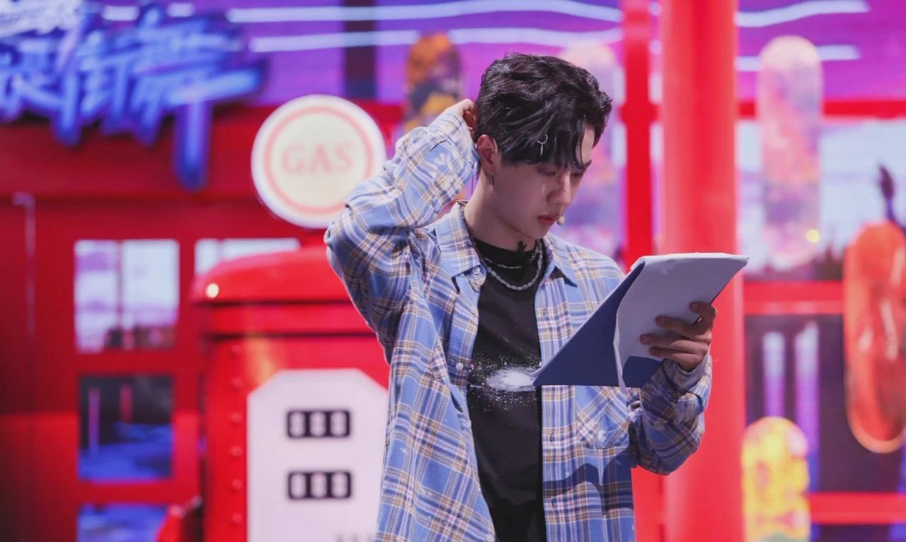 王一博壁纸那些年你淋过的雨爬过的泥泞将会成为你的荣耀