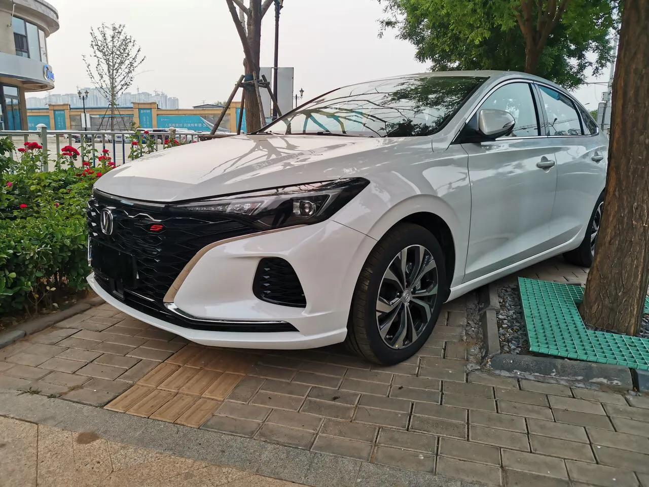 逸动plus:顶配落地不到11万,高颜值还省油,1.4t动力是亮点