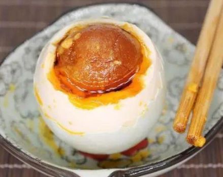 腌制咸鸡蛋时掌握3个技巧做出来个个咸香流油味道好