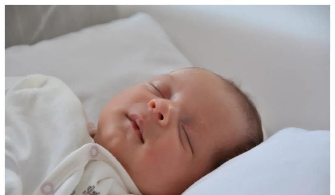 三个月的宝宝夜里睡觉常惊醒,如何让他后半夜睡得安稳?休闲区蓝鸢梦想 - Www.slyday.coM