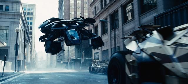 蝙蝠侠战机.蝙蝠侠战机长约9米,宽5.