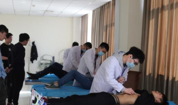 高考体检要脱光衣服体检医生听完忍不住偷笑你想多了