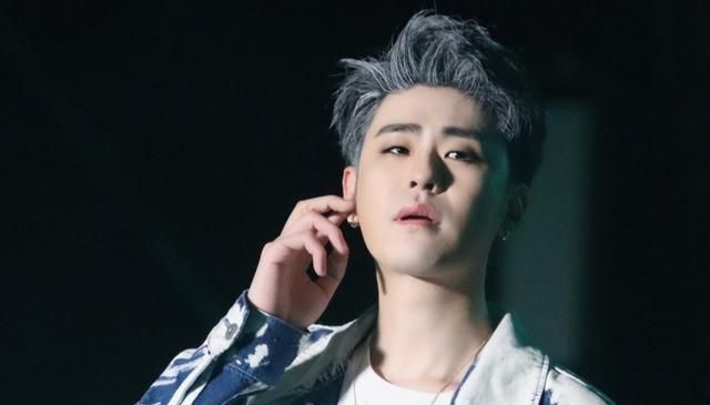 张云雷理发店搞店庆向德云社粉丝征集帅照黑脸照荣登榜首