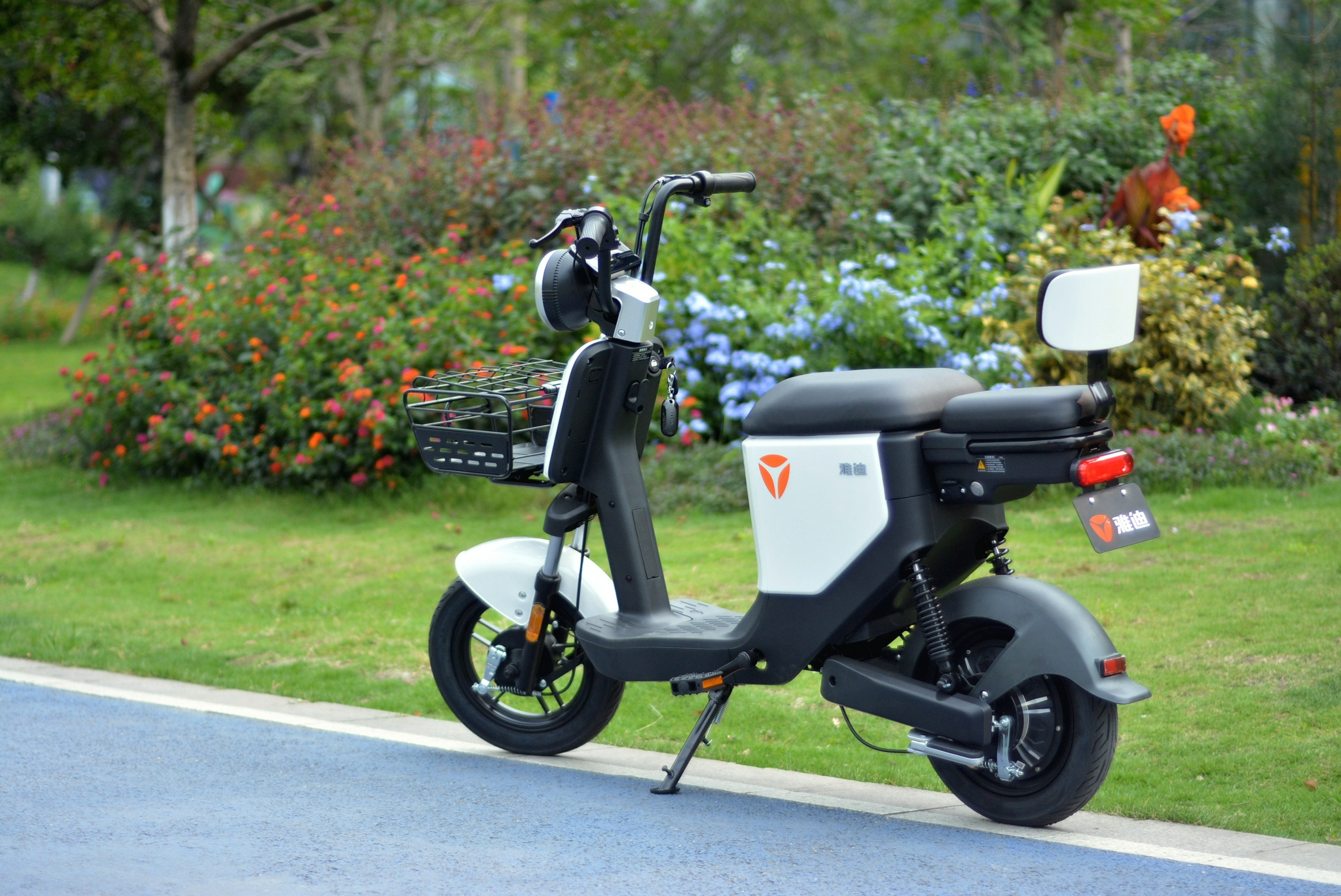 雅迪欧逸电动车60公里续航遥控器一键启动