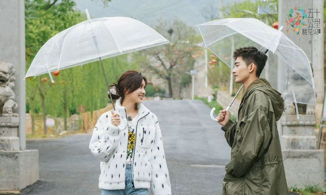 孟子义穿短裙拍照 张翰主动递上外套 称呼亲密到底是谁在炒cp