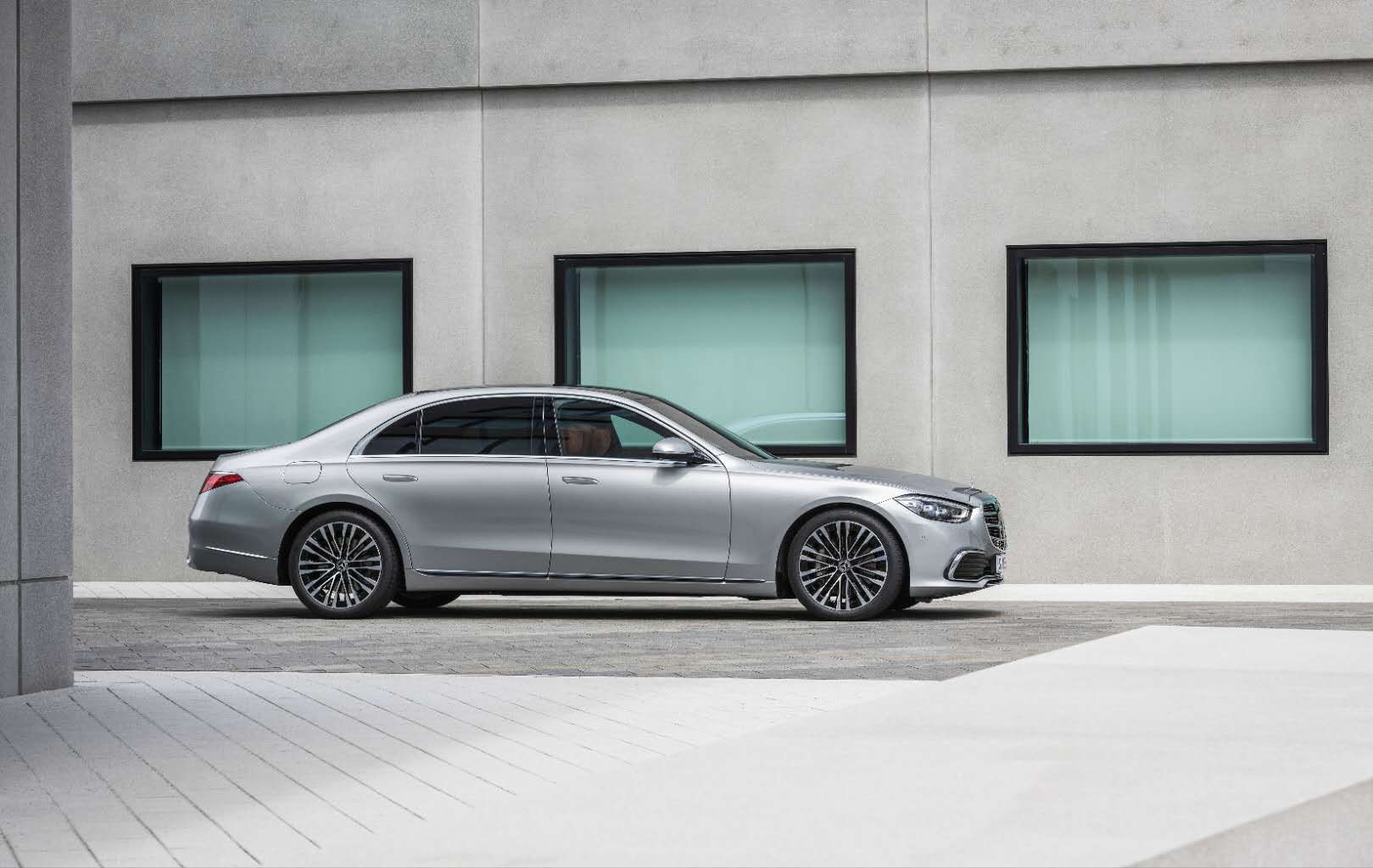 全新奔驰s级w223,流星雨大灯,"氛围感车款"无疑了