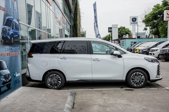 实拍上汽大通maxus g50 plus:15万级「全家快乐车」