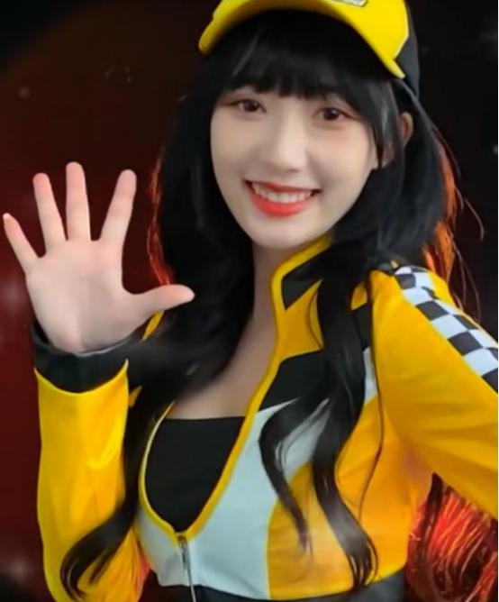 林晚晚首次挑战古风cos却因刘海被粉丝质疑又请了替身