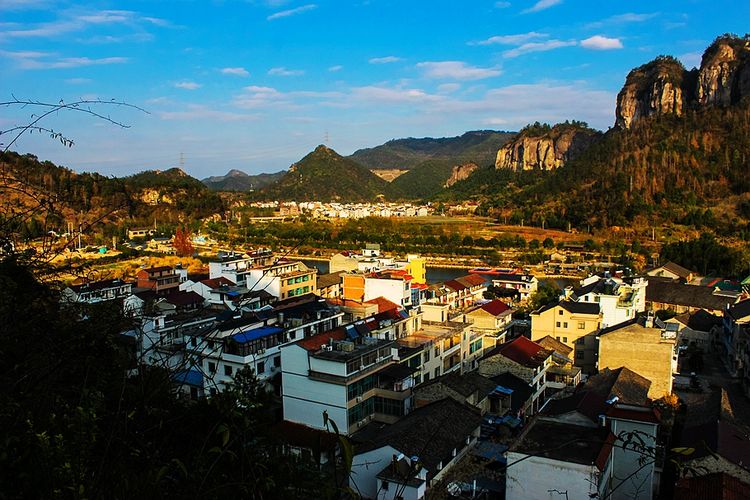 天台县后岸村,隐藏一条十里铁甲龙,徐霞客称为悬崖盘列的山崖|铁甲|天台县|徐霞客_新浪新闻