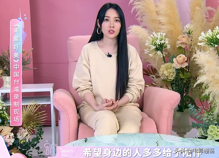 向太帮忙带孙女,37岁郭碧婷露面营业,面色红润气质绝绝子